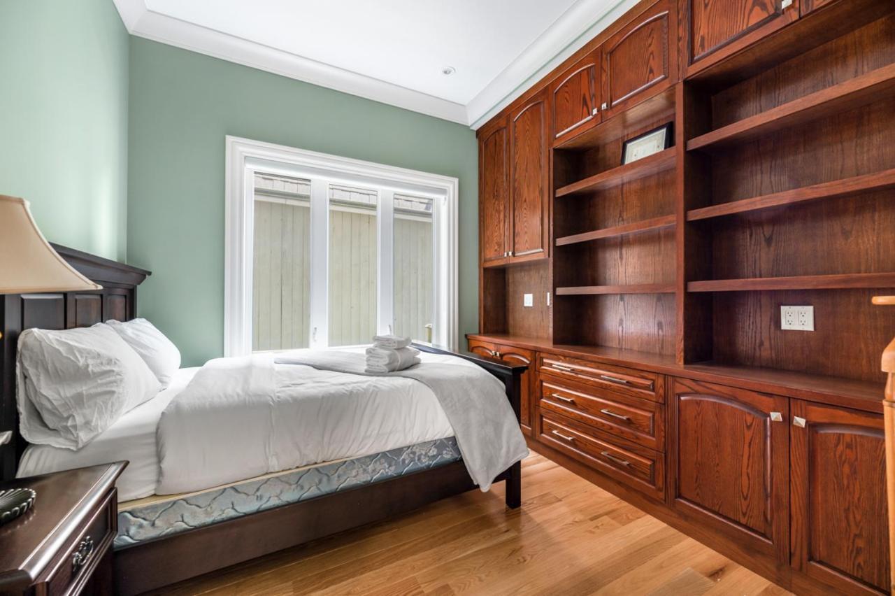 Vancouver Haven: Luxurious 5-Bedroom Retreat Exterior photo