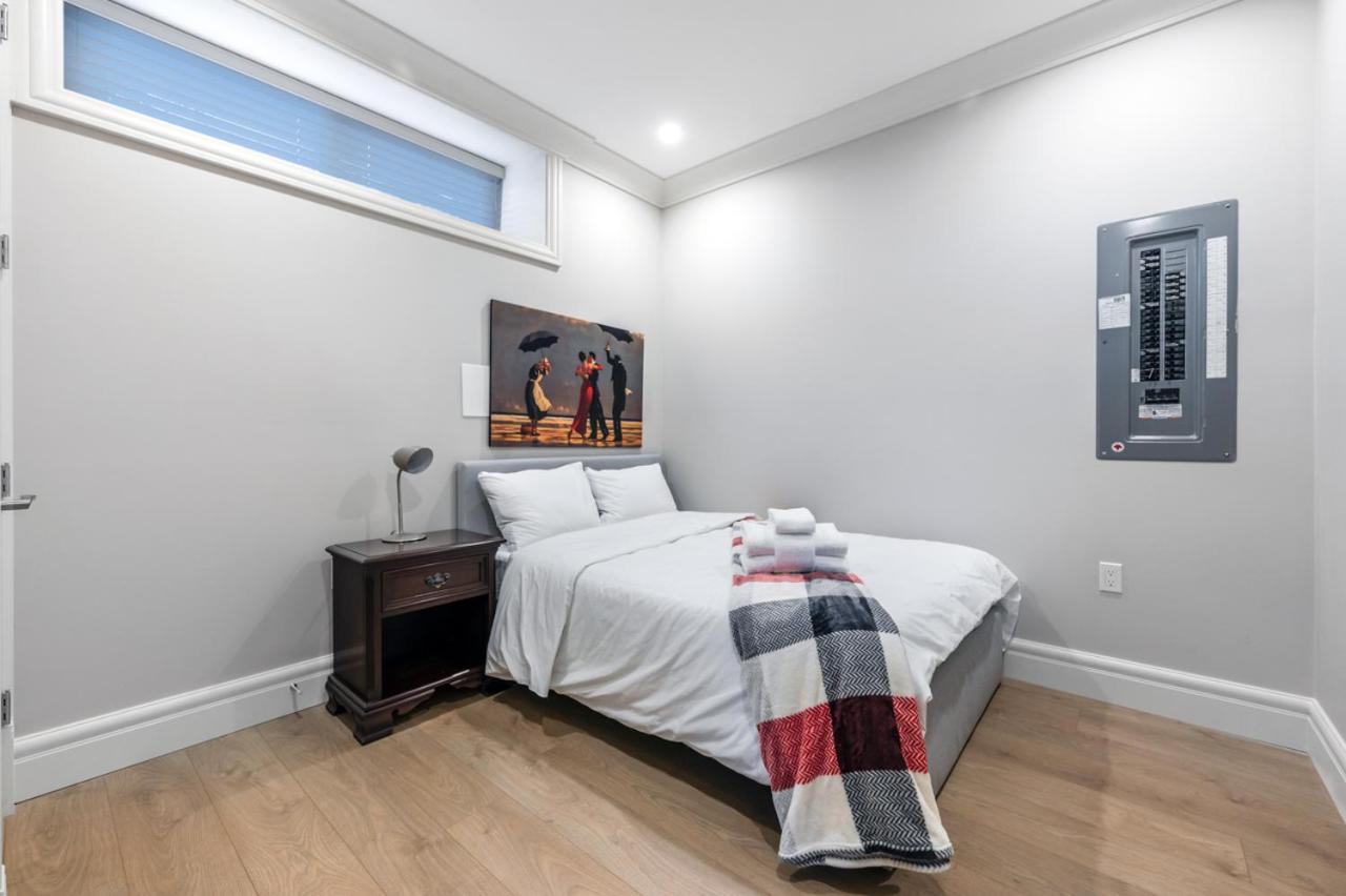 Vancouver Haven: Luxurious 5-Bedroom Retreat Exterior photo